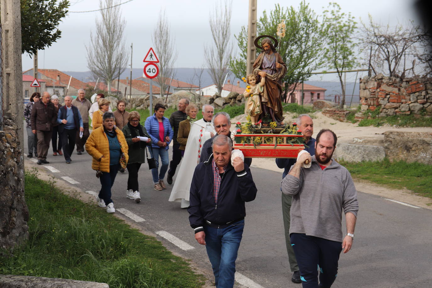 Sanchotello suma la festividad de San José a su acervo religioso