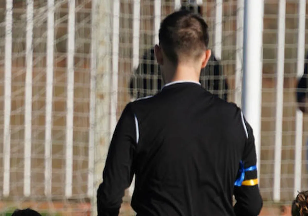 Son demasiado frecuentes los insultos a los árbitros en el fútbol base.