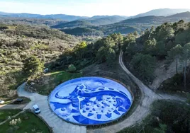 Mural en el estanque La Palla, en Garcibuey.