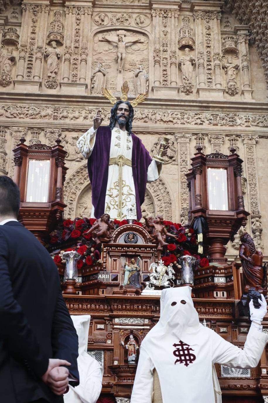 Salida masiva para recibir a un Cristo de la Redención vestido de &#039;Madrugada&#039;