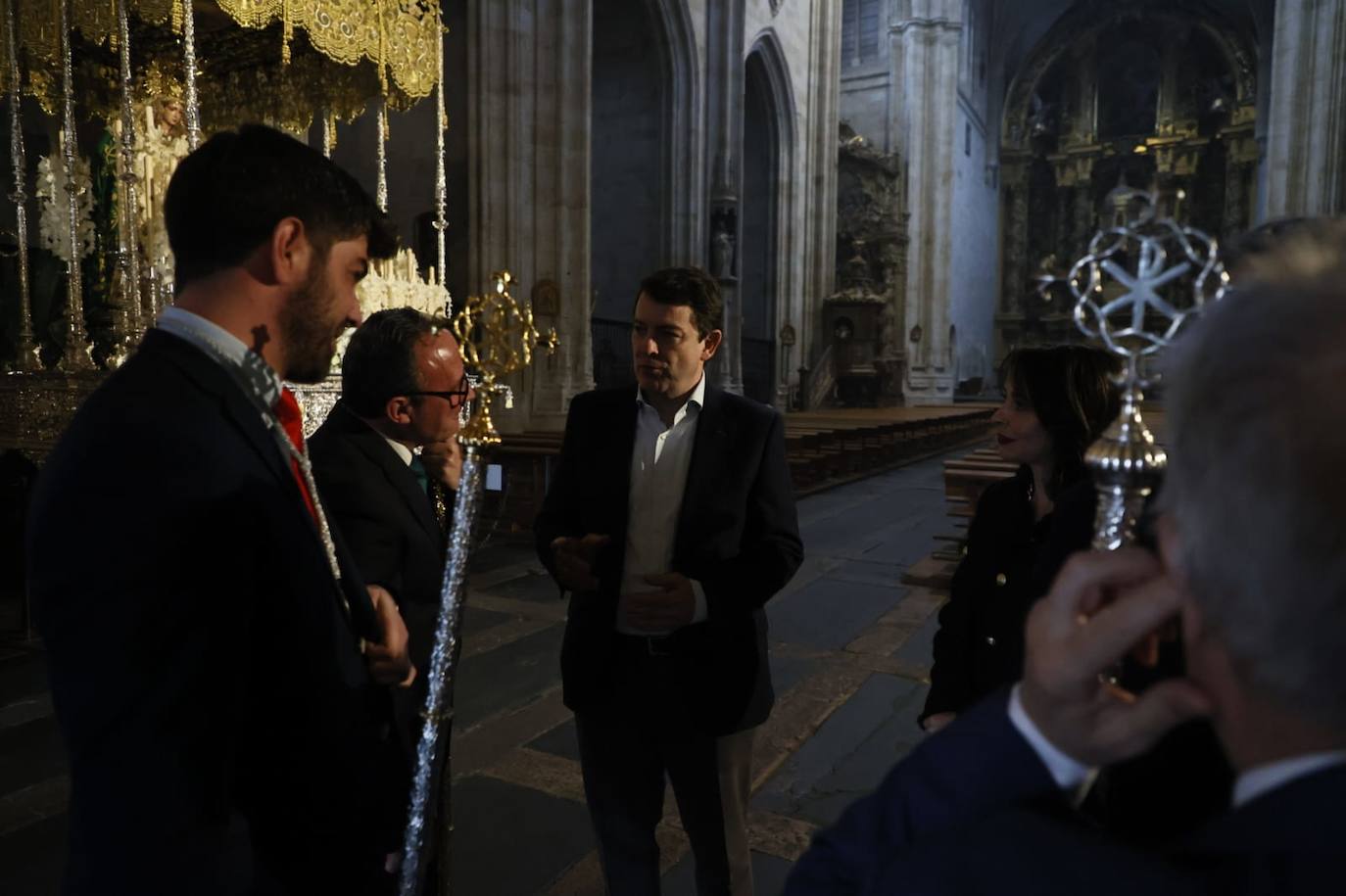 Salida masiva para recibir a un Cristo de la Redención vestido de &#039;Madrugada&#039;