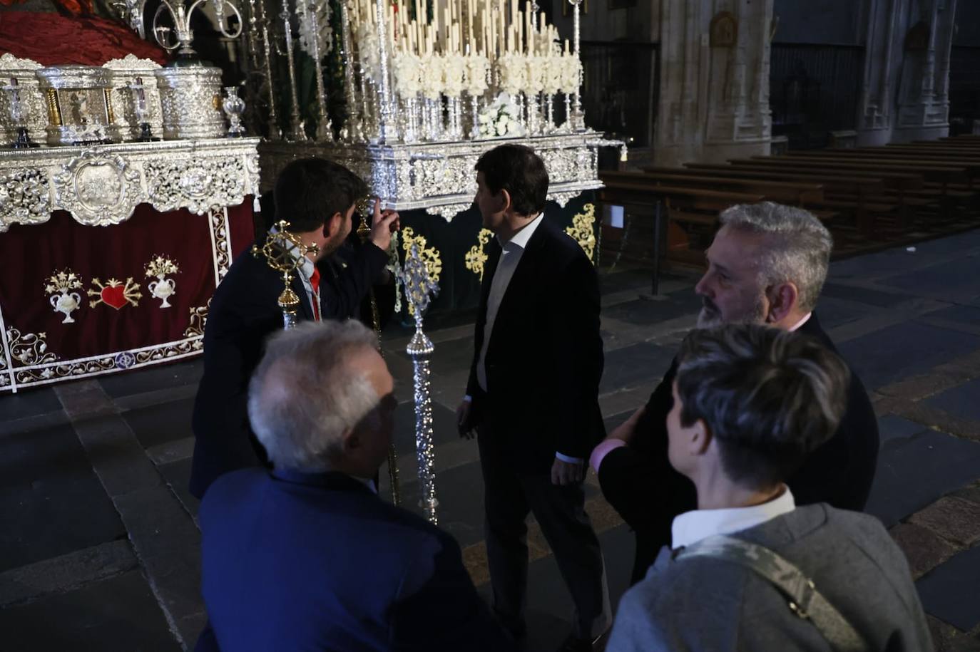 Salida masiva para recibir a un Cristo de la Redención vestido de &#039;Madrugada&#039;