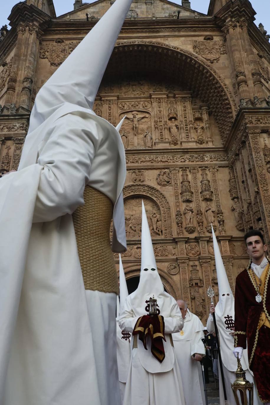 Salida masiva para recibir a un Cristo de la Redención vestido de &#039;Madrugada&#039;