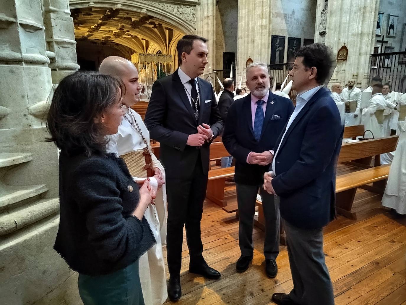 Salida masiva para recibir a un Cristo de la Redención vestido de &#039;Madrugada&#039;