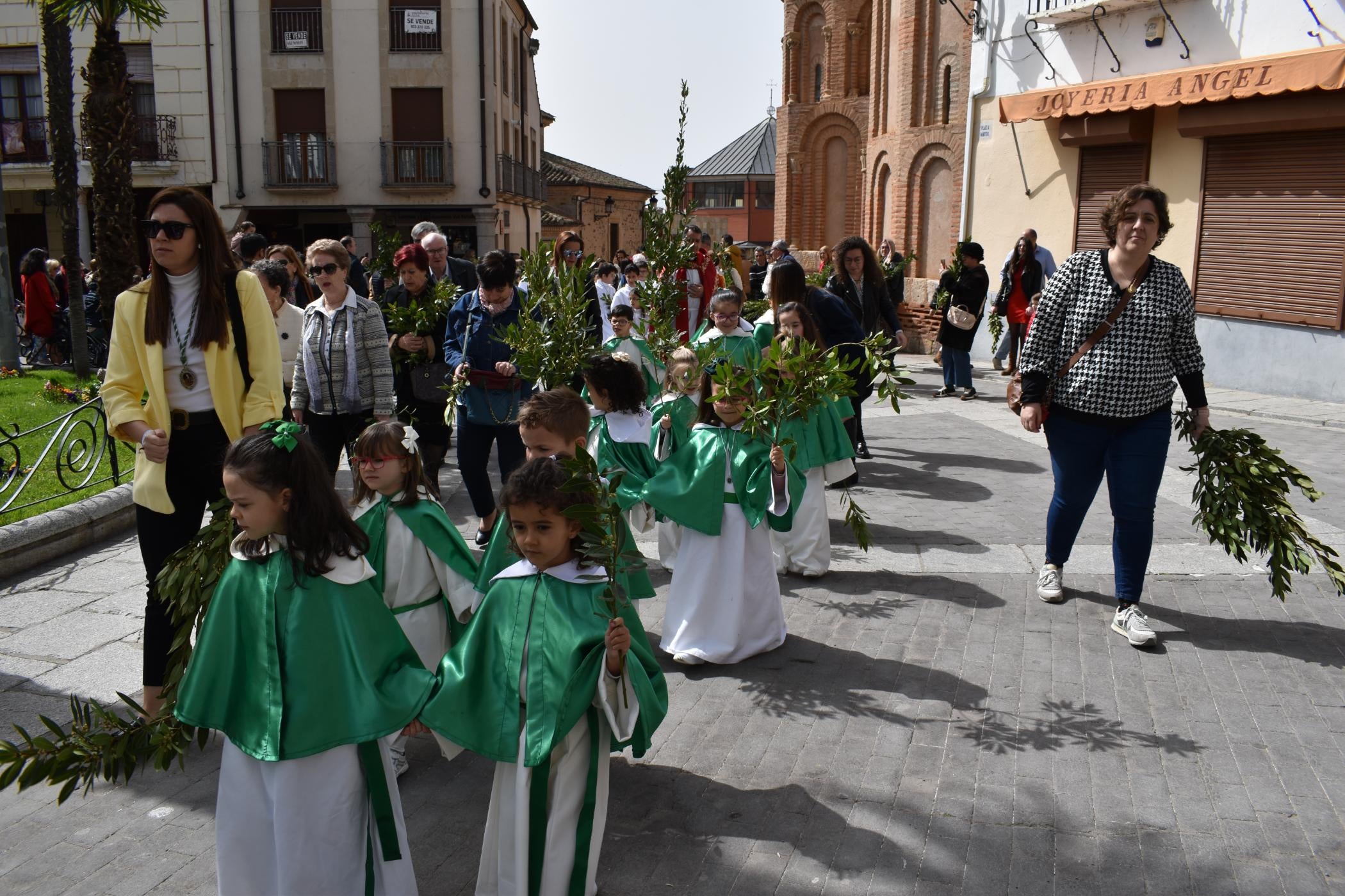 Los niños de Alba estrenan &#039;Paso de la Palabra&#039; durante la procesión del Domingo de Ramos