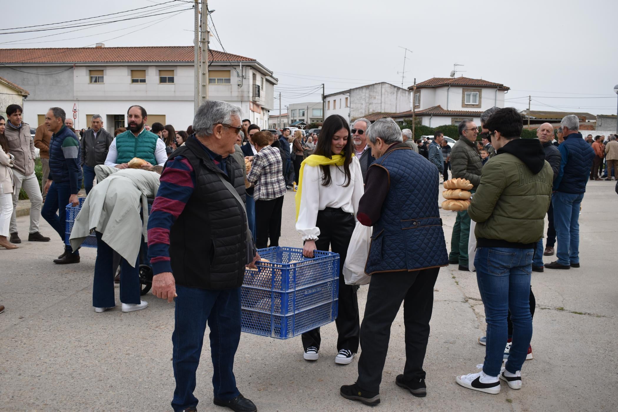 Navales ya conoce al nuevo mayordomo y enterradores de la Cofradía de la Vera Cruz