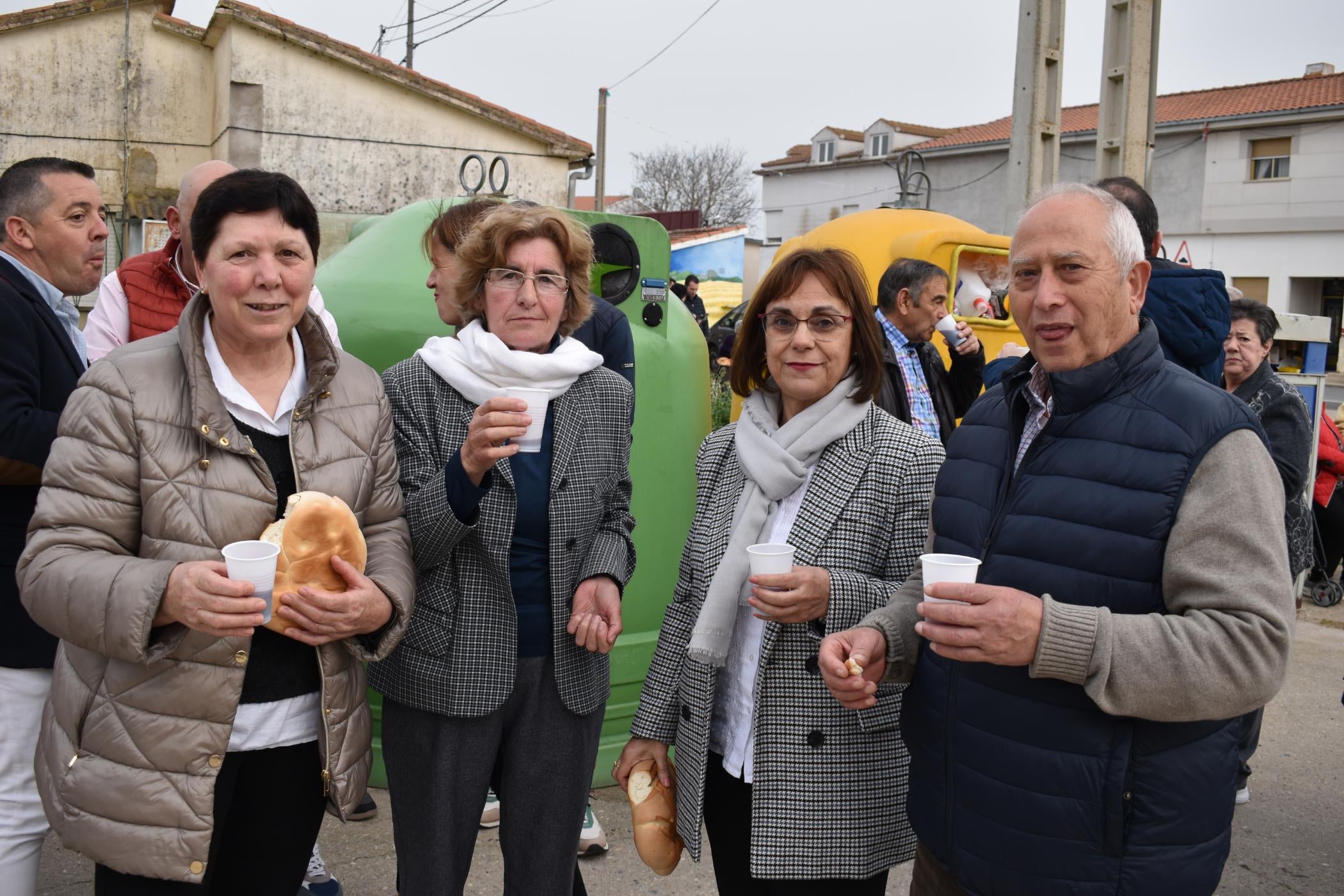 Navales ya conoce al nuevo mayordomo y enterradores de la Cofradía de la Vera Cruz