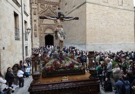 El Cristo del Perdón sale de la Catedral