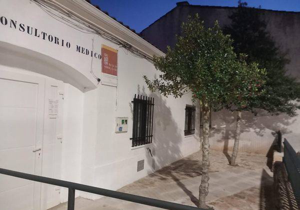 Renovado consultorio médico de El Cabaco.