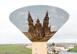 El nuevo mural de Castellanos de Villiquera, a vista de pájaro, replica la catedral de Santiago de Compostela.