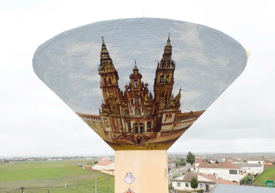 El nuevo mural de Castellanos de Villiquera, a vista de pájaro, replica la catedral de Santiago de Compostela.