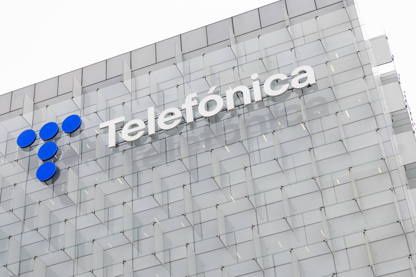 El Gobierno adquiere un 3% de Telefónica a través de la SEPI