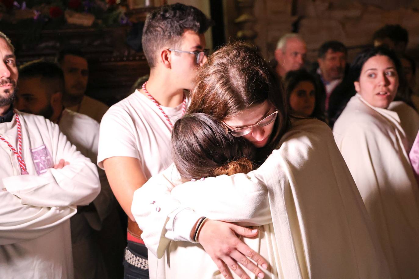 Las emotivas imágenes de un Jueves Santo empapado por la pena y sin procesiones en las calles