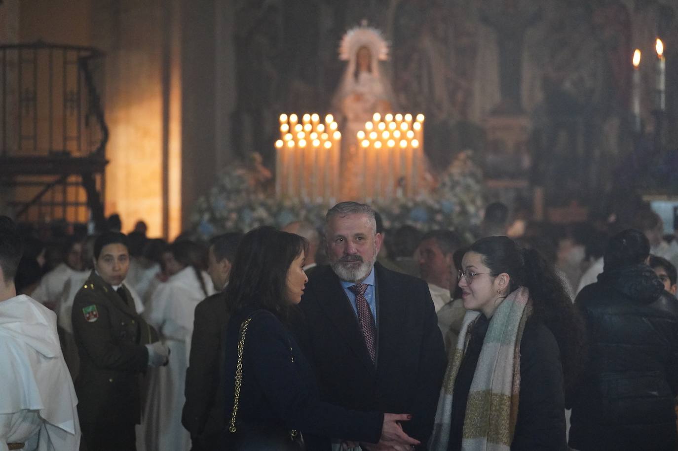 Las emotivas imágenes de un Jueves Santo empapado por la pena y sin procesiones en las calles