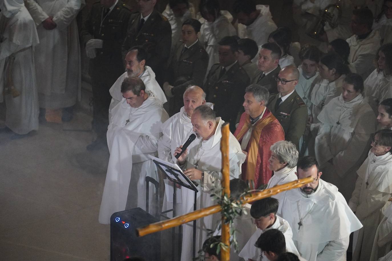 Las emotivas imágenes de un Jueves Santo empapado por la pena y sin procesiones en las calles