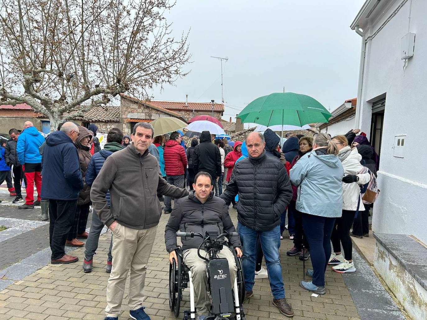 Más de 200 personas participan en la marcha solidaria de Malpartida