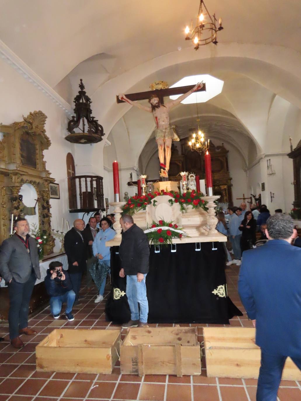 La Piedad y el Cristo de San Luis presencian la ofrenda de la vela