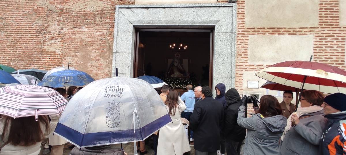 La Piedad y el Cristo de San Luis presencian la ofrenda de la vela