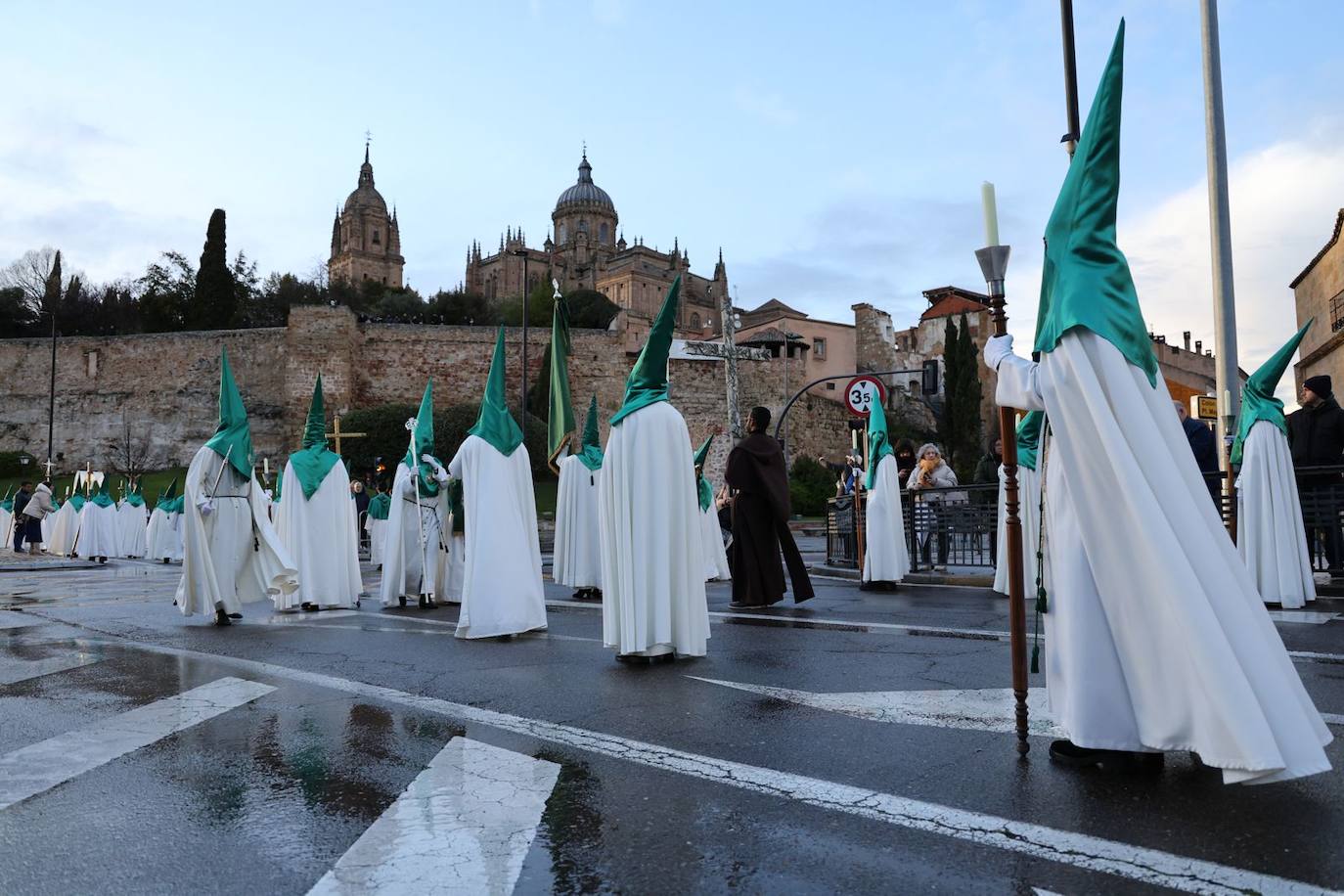 Procesión de la Cofradía de la Oración en el Huerto de los Olivos