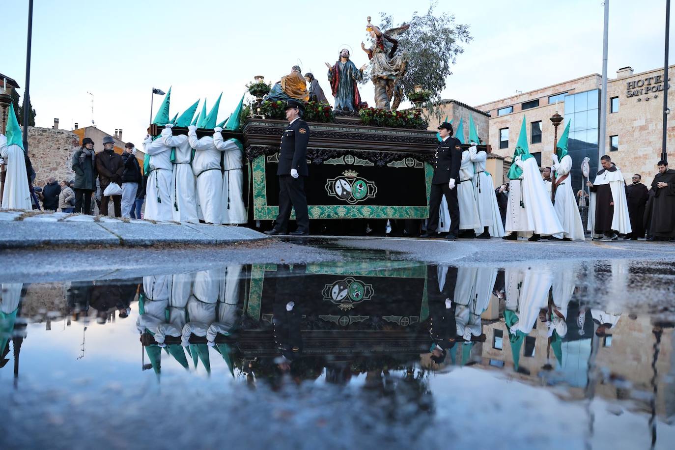 Procesión de la Cofradía de la Oración en el Huerto de los Olivos