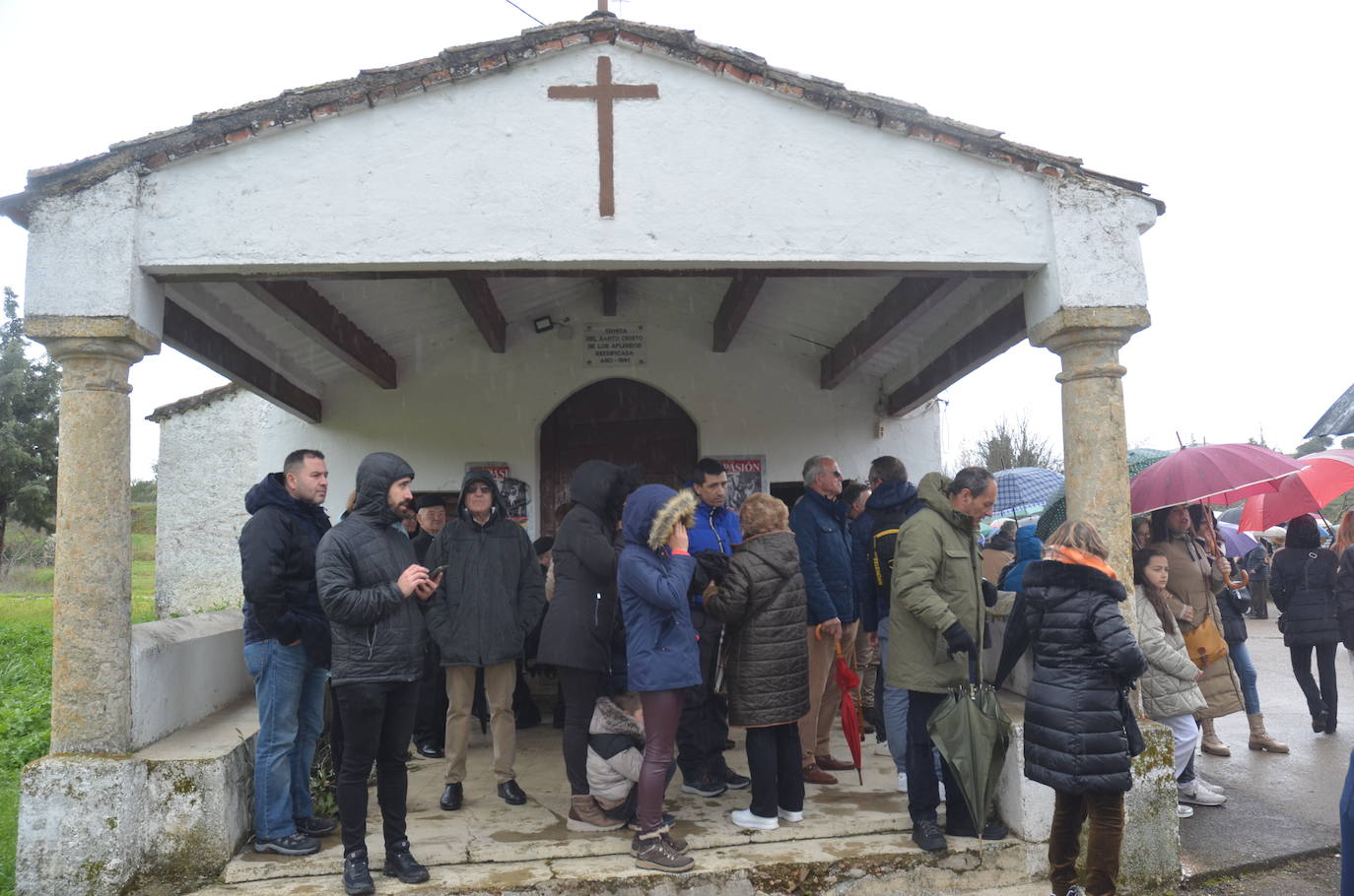 La lluvia añade dramatismo a La Pasión de Serradilla