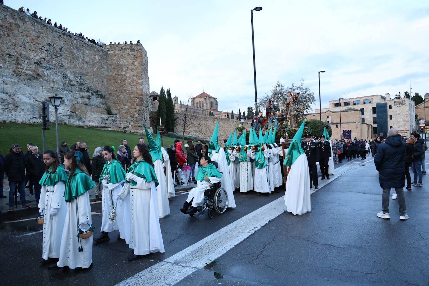 Procesión de la Cofradía de la Oración en el Huerto de los Olivos