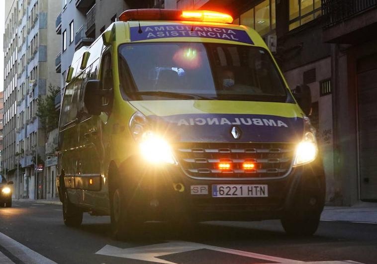 Muere un hombre tras volcar su coche en Garcibuey