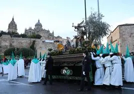 La procesión de la Cofradía de la Oración en el Huerto de los Olivos, a su paso por Rector Esperabé