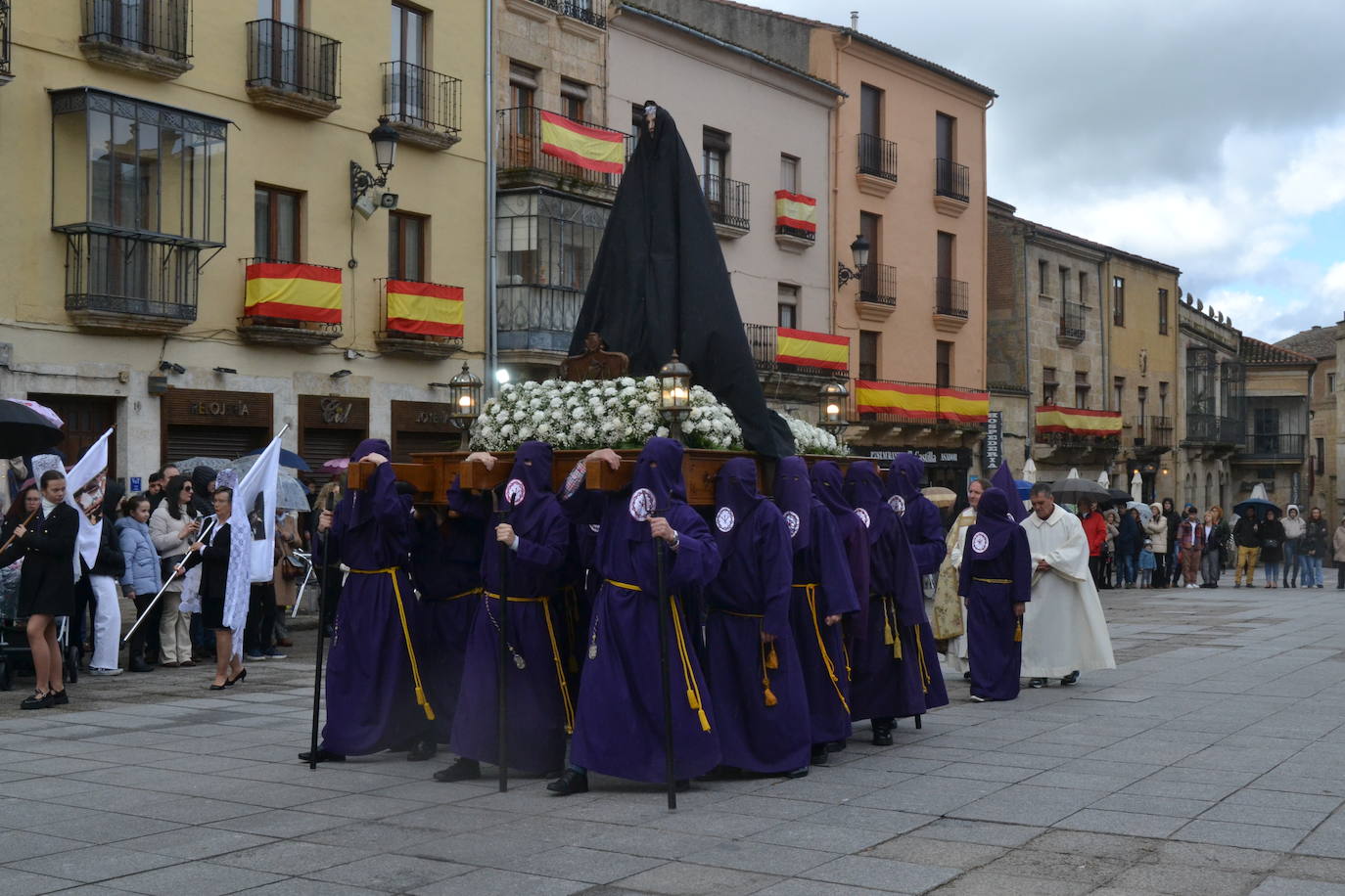 Jesús Resucitado y la Virgen se encuentran en la Plaza Mayor de Ciudad Rodrigo