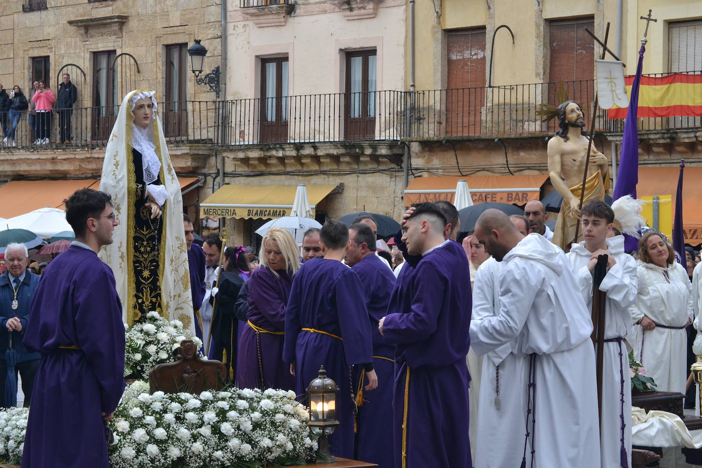 Jesús Resucitado y la Virgen se encuentran en la Plaza Mayor de Ciudad Rodrigo