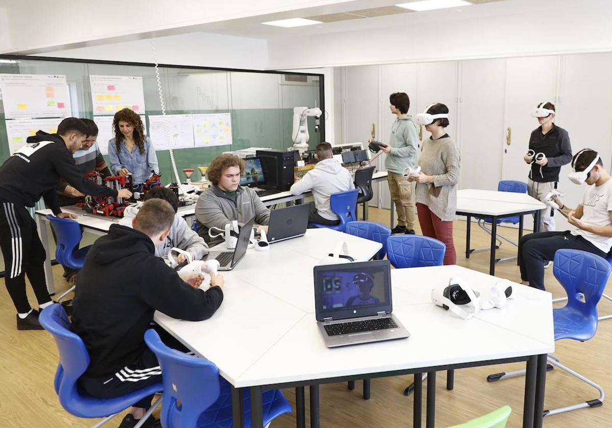 Estudiantes de FP en el instituto Río Tormes de Salamanca.