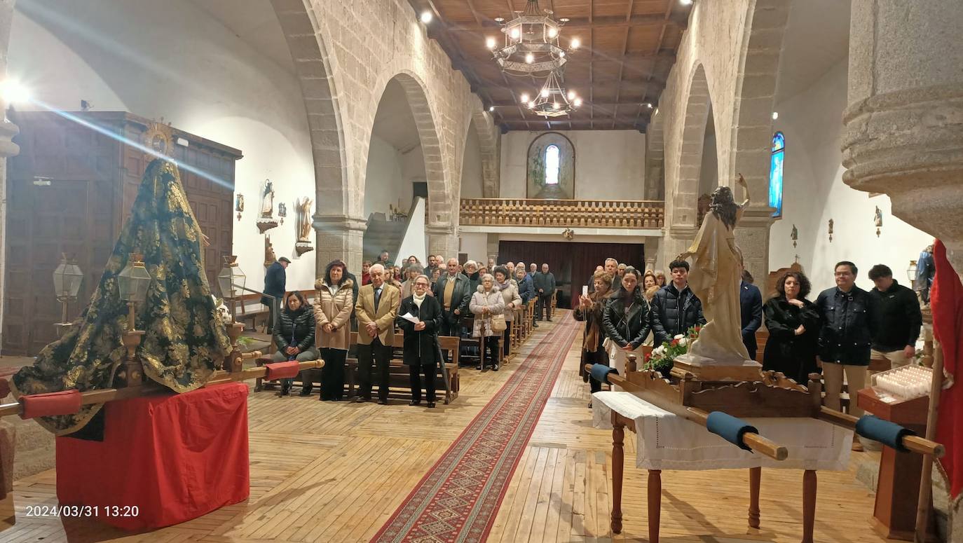 Linares acompaña a la Virgen del Buen Sucesos en su bajada hasta la iglesia