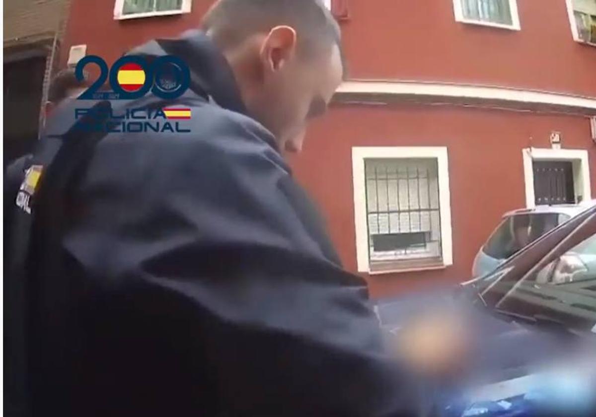 Dramático vídeo: dos policías salvan la vida de un niño de 2 años en parada cardiorrespiratoria