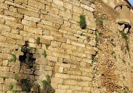 Estado de esa zona de la muralla antes de los trabajos en enero de 2023