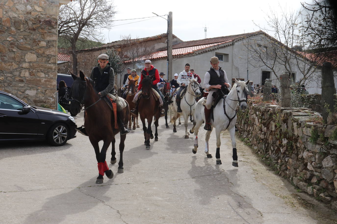 Santiago Peregrino marcha junto a los caminantes del Via Lucis de Beleña a Fuenterroble