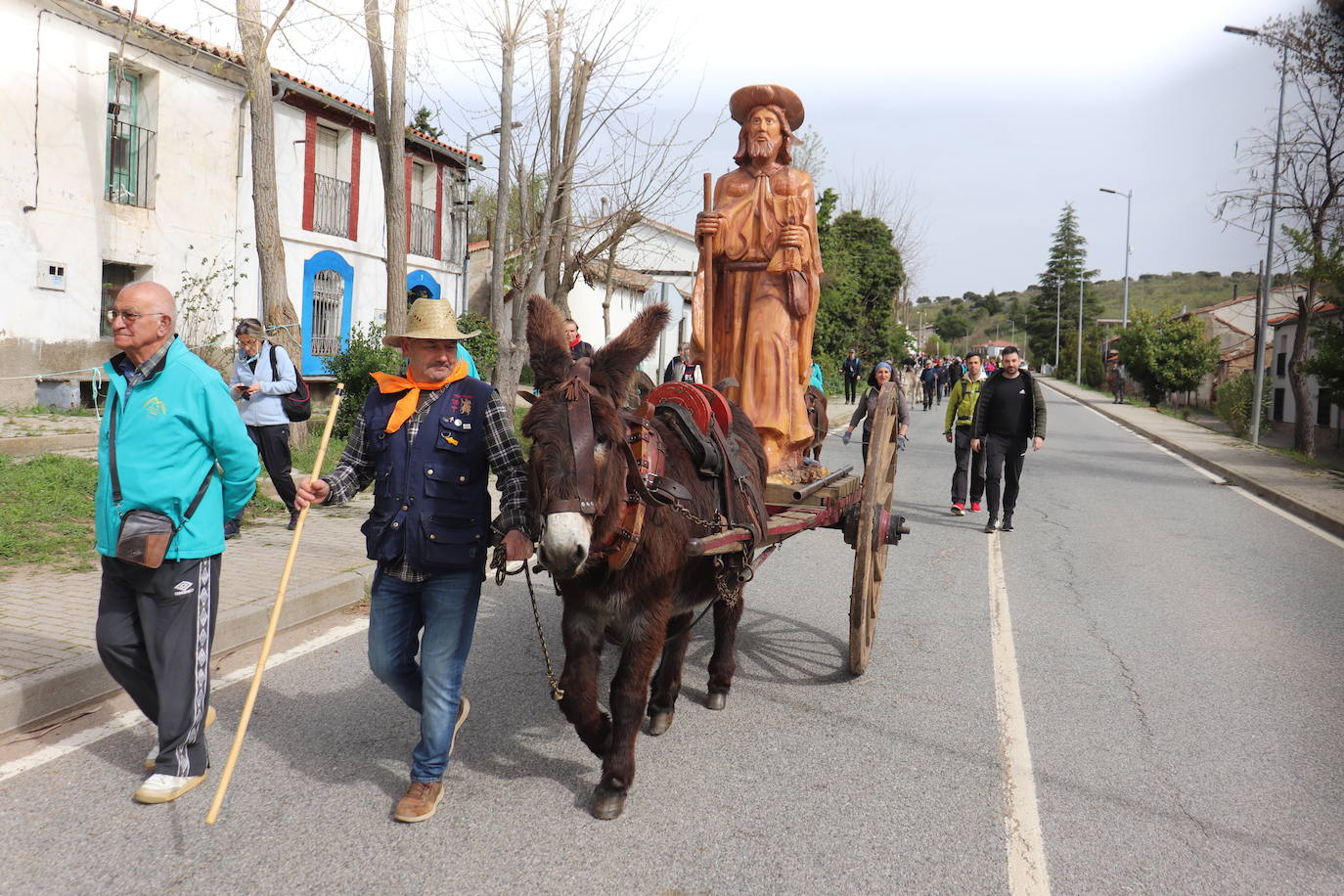 Santiago Peregrino marcha junto a los caminantes del Via Lucis de Beleña a Fuenterroble