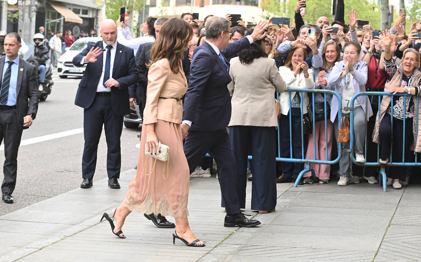 Las mejores imágenes de los invitados a la boda de José Luis Martínez-Almeida y Teresa Urquijo