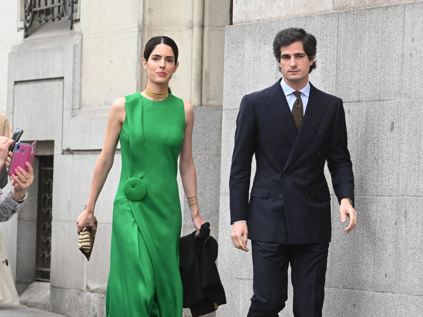 Las mejores imágenes de los invitados a la boda de José Luis Martínez-Almeida y Teresa Urquijo