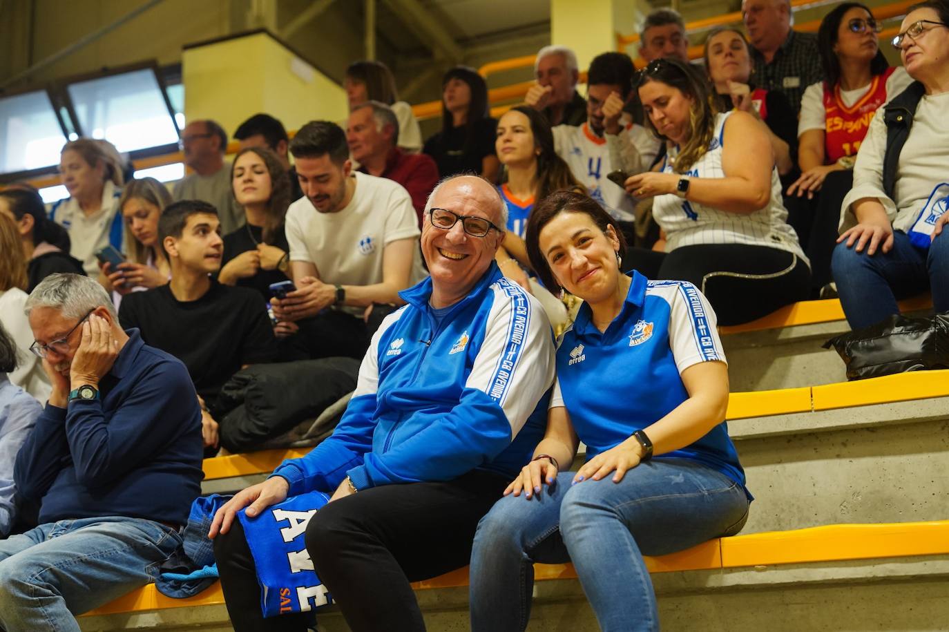Búscate en la grada del Würzburg en el partido entre el Perfumerías Avenida y el Ensino de Lugo