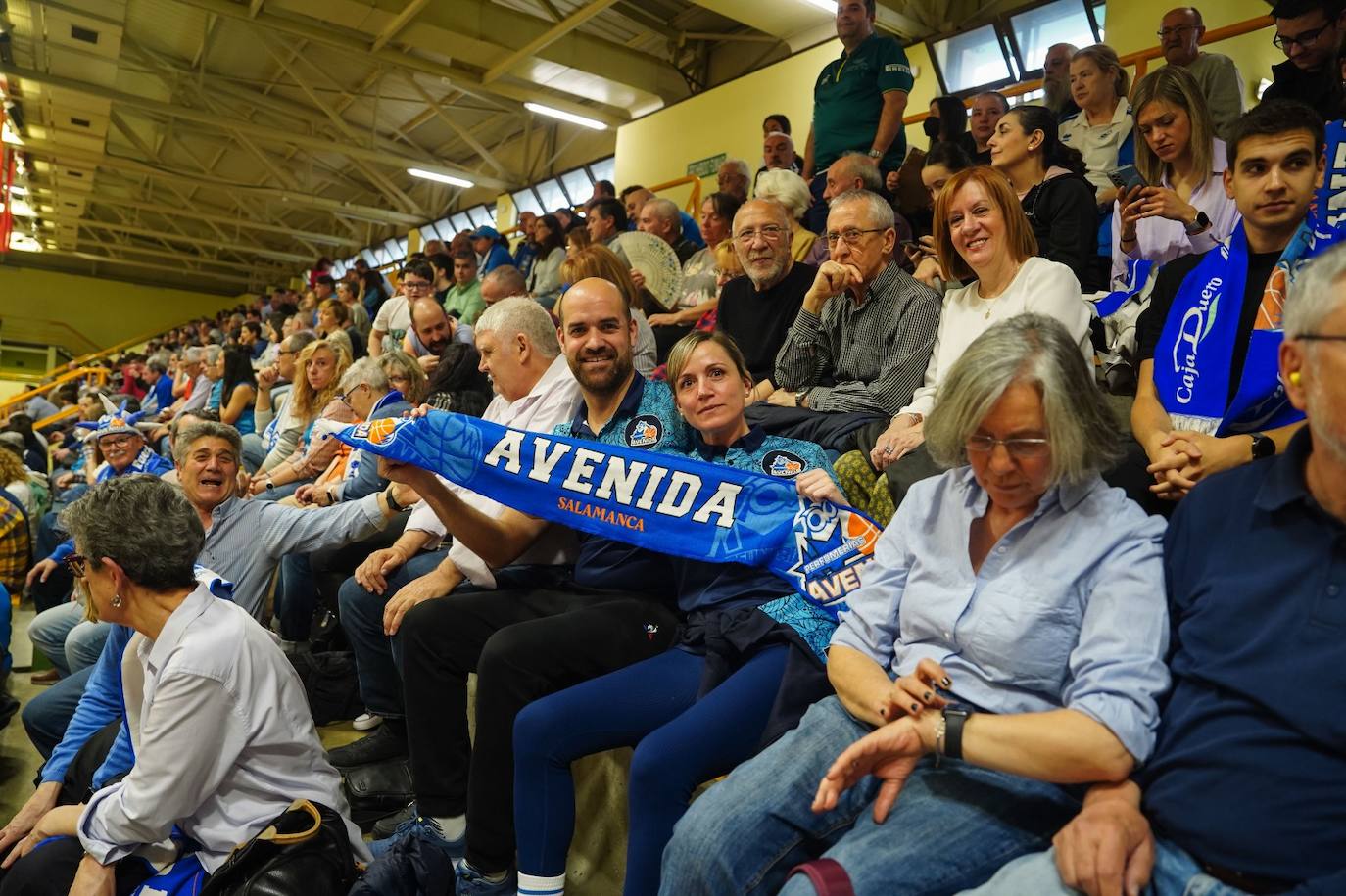 Búscate en la grada del Würzburg en el partido entre el Perfumerías Avenida y el Ensino de Lugo