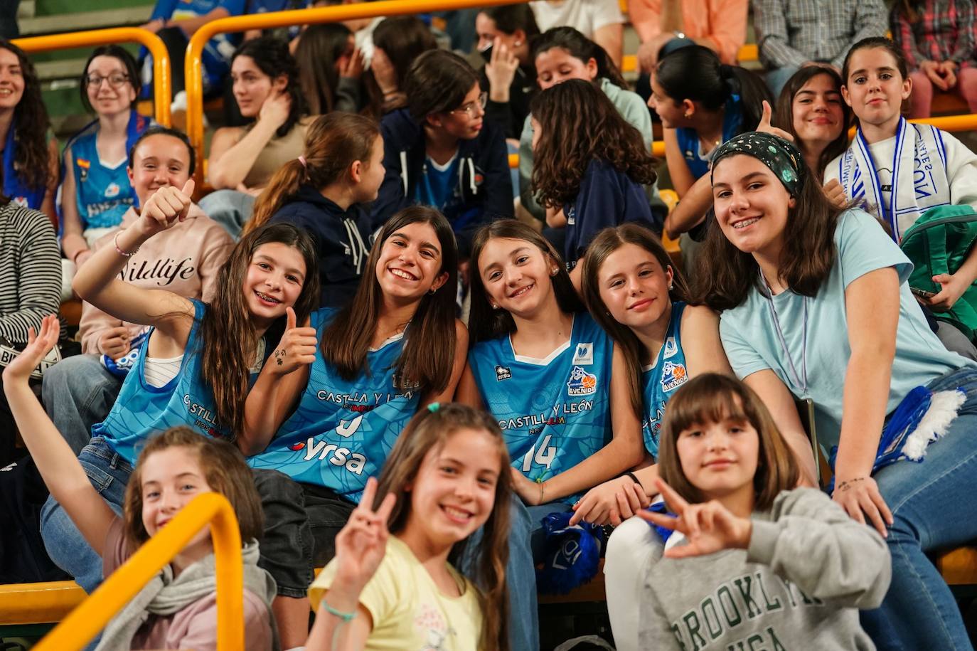 Búscate en la grada del Würzburg en el partido entre el Perfumerías Avenida y el Ensino de Lugo