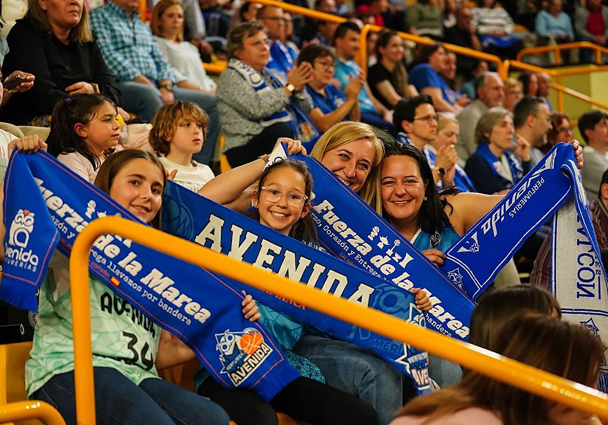 Búscate en la grada del Würzburg en el partido entre el Perfumerías Avenida y el Ensino de Lugo
