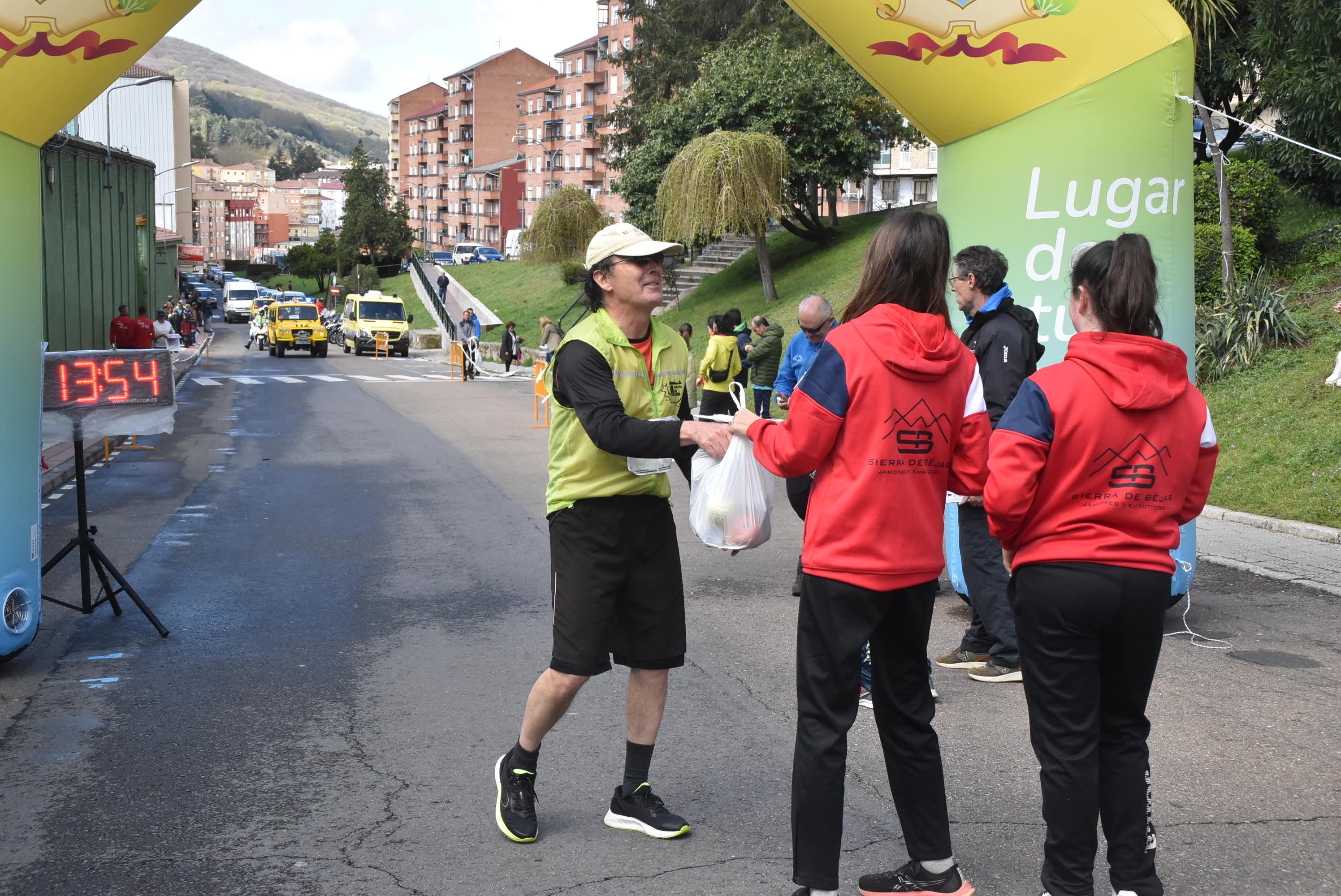 Dani Sanz y Ester Rodríguez ganan la Medio Maratón de Béjar