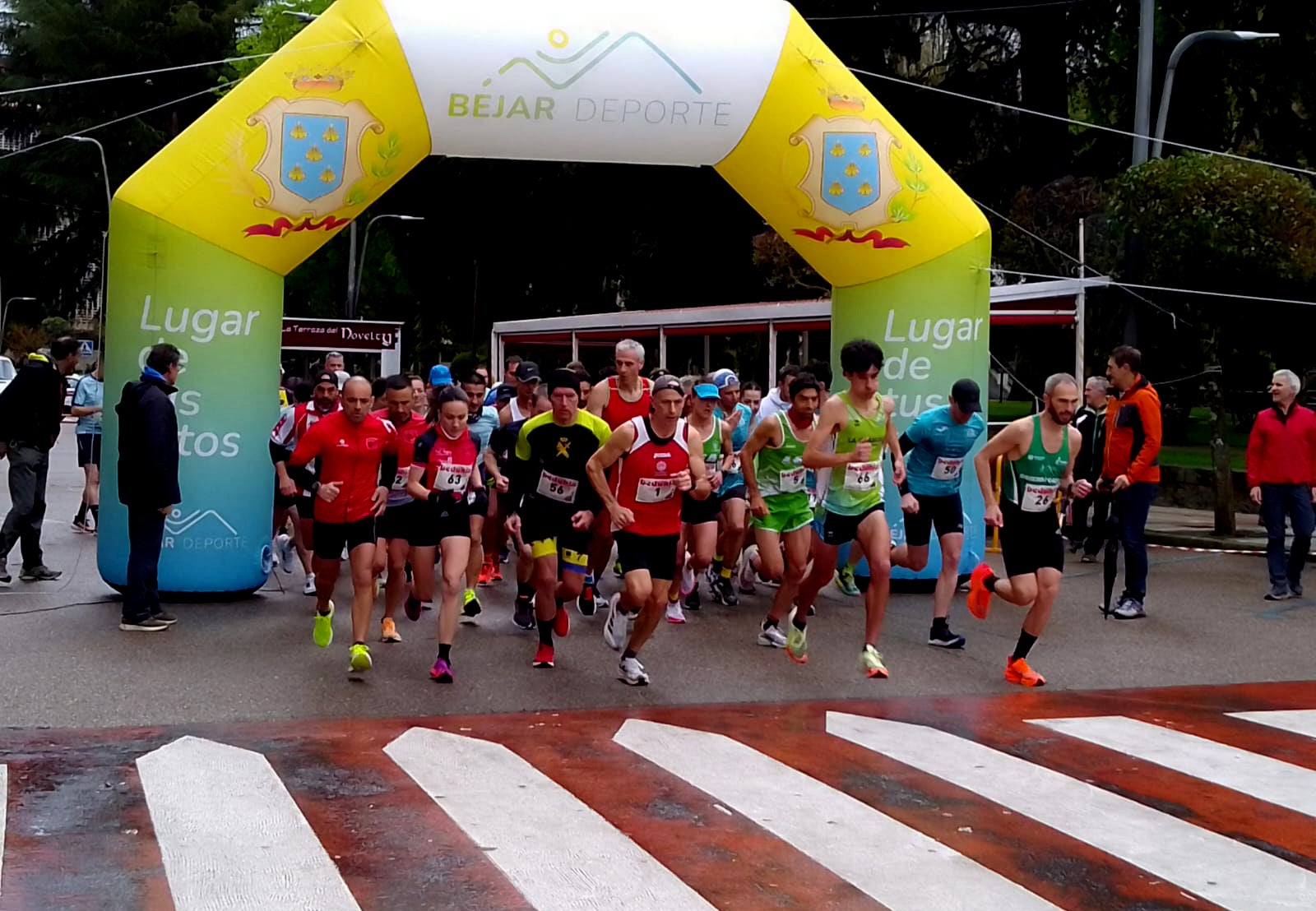 Dani Sanz y Ester Rodríguez ganan la Medio Maratón de Béjar