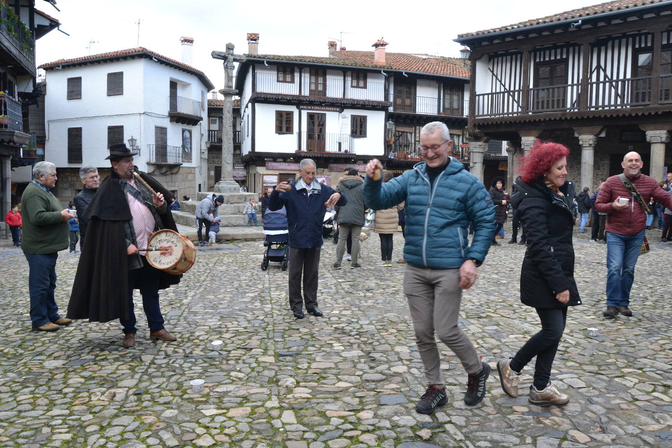 La Alberca celebra su trago más dulce para disipar a la lluvia