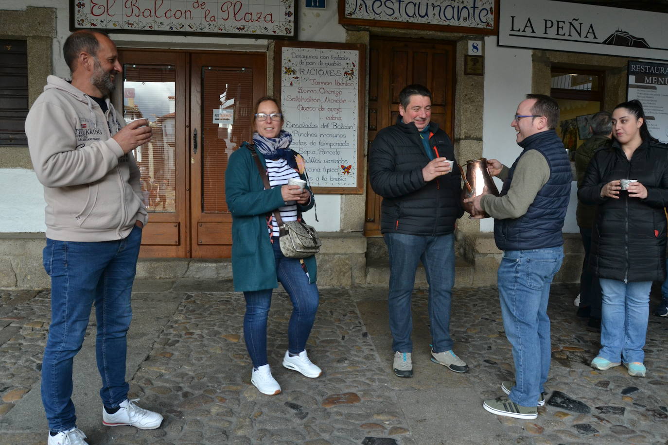 La Alberca celebra su trago más dulce para disipar a la lluvia