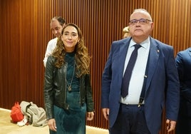 Carmen Rodríguez -gerente del Hospital- y Alejandro Vázquez -consejero de Sanidad-.