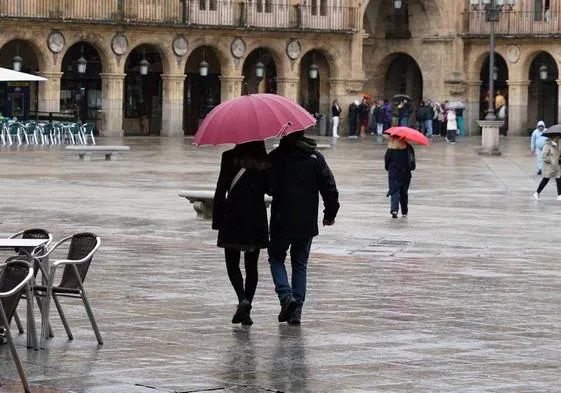 La lluvia, presente en la Plaza Mayor.