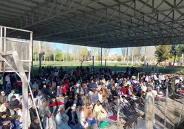 Los musulmanes rezan en La Aldehuela.