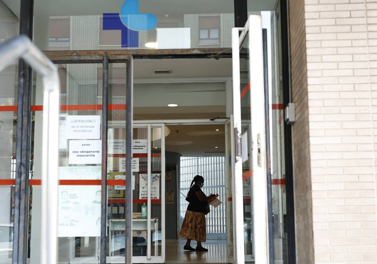 Entrada del centro de salud Sisinio de Castro, en Garrido Norte.